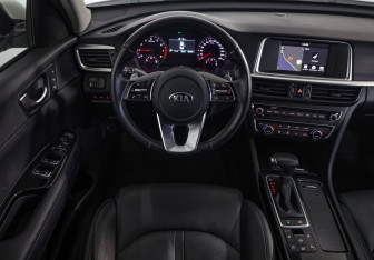 Подержанный автомобиль Kia Optima Sedan 2018 года (10 фото)