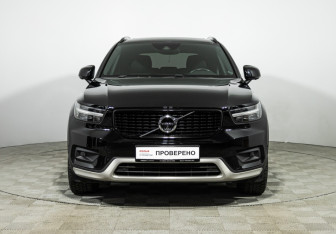 Подержанный автомобиль Volvo XC40 2018 года (2 фото)