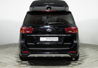 Подержанный автомобиль Kia Carnival 2020 года (6 фото)