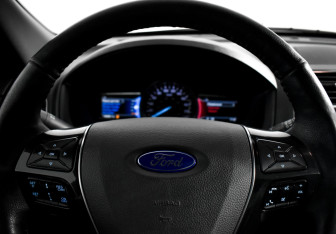 Подержанный автомобиль Ford Explorer 2018 года (20 фото)