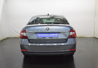 Подержанный автомобиль Skoda Octavia Liftback 2020 года (6 фото)