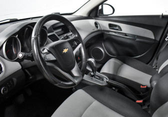 Подержанный автомобиль Chevrolet Cruze Sedan 2011 года (9 фото)
