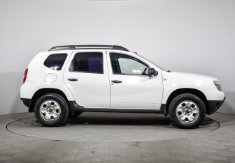 Подержанный автомобиль Renault Duster 2013 года (4 фото)