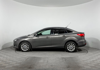 Подержанный автомобиль Ford Focus Sedan 2016 года (8 фото)