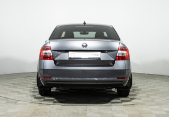 Подержанный автомобиль Skoda Octavia Liftback 2017 года (6 фото)