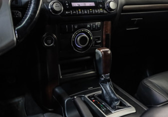 Подержанный автомобиль Toyota Land Cruiser Prado 2014 года (15 фото)