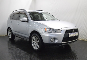 Подержанный автомобиль Mitsubishi Outlander 2012 года (3 фото)