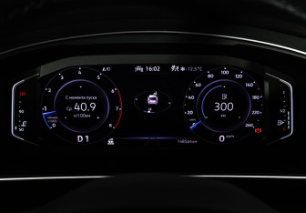 Подержанный автомобиль Volkswagen Tiguan 2021 года (34 фото)