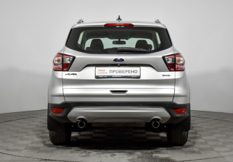 Подержанный автомобиль Ford Kuga 2018 года (6 фото)