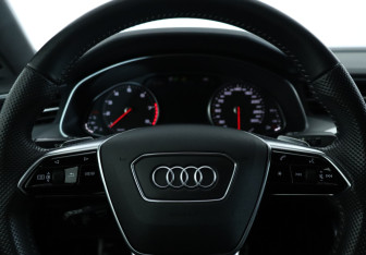Подержанный автомобиль Audi A7 2019 года (22 фото)