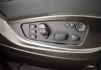 Подержанный автомобиль BMW X6 2012 года (8 фото)