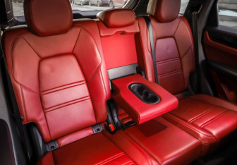 Подержанный автомобиль Porsche Cayenne 2019 года (33 фото)