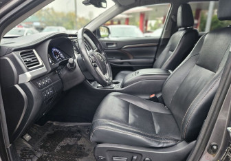 Подержанный автомобиль Toyota Highlander 2015 года (16 фото)