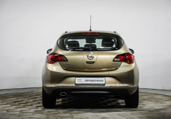 Подержанный автомобиль Opel Astra Hatchback 2013 года (6 фото)