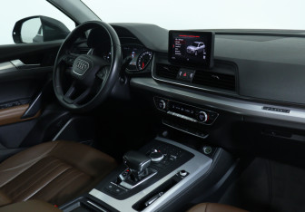 Подержанный автомобиль Audi Q5 2017 года (10 фото)