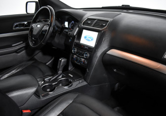 Подержанный автомобиль Ford Explorer 2016 года (14 фото)