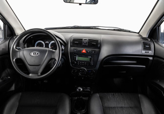 Подержанный автомобиль Kia Picanto 2007 года (10 фото)