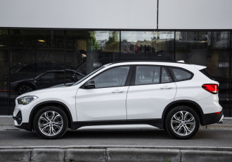 Подержанный автомобиль BMW X1 2019 года (9 фото)