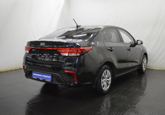 Подержанный автомобиль Kia Rio Sedan 2018 года (5 фото)