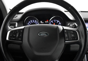 Подержанный автомобиль Land Rover Discovery Sport 2015 года (17 фото)