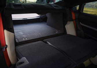 Подержанный автомобиль Porsche Taycan 2021 года (37 фото)