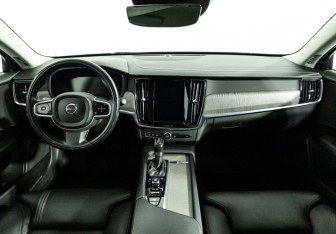 Подержанный автомобиль Volvo V90 Cross Country 2020 года (13 фото)