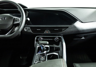 Подержанный автомобиль Geely Tugella 2023 года (14 фото)