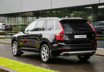 Подержанный автомобиль Volvo XC90 2020 года (8 фото)