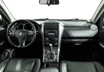 Подержанный автомобиль Suzuki Grand Vitara 2010 года (13 фото)