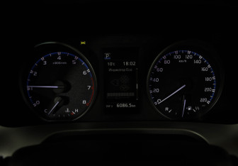 Подержанный автомобиль Toyota RAV4 2018 года (14 фото)