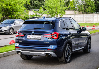Подержанный автомобиль BMW X3 2021 года (6 фото)