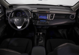 Подержанный автомобиль Toyota RAV4 2018 года (9 фото)