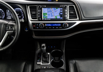 Подержанный автомобиль Toyota Highlander 2014 года (15 фото)