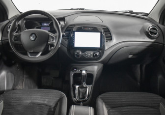 Подержанный автомобиль Renault Kaptur 2018 года (13 фото)