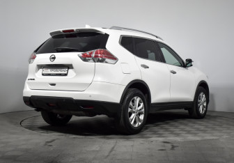 Подержанный автомобиль Nissan X-Trail 2015 года (5 фото)