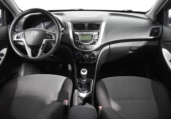 Подержанный автомобиль Hyundai Solaris Hatchback 2011 года (11 фото)