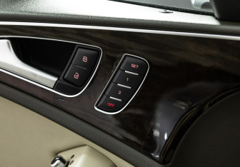 Подержанный автомобиль Audi A6 Sedan 2015 года (19 фото)