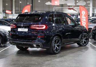 Подержанный автомобиль BMW X5 2019 года (8 фото)