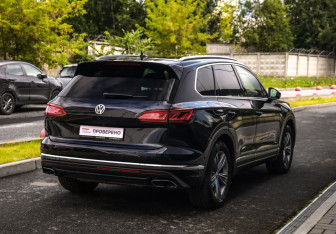 Подержанный автомобиль Volkswagen Touareg 2020 года (5 фото)