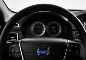 Подержанный автомобиль Volvo XC70 2012 года (15 фото)