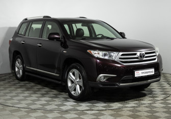 Подержанный автомобиль Toyota Highlander 2012 года (3 фото)