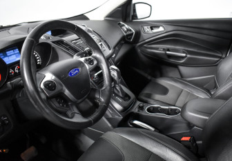Подержанный автомобиль Ford Kuga 2015 года (9 фото)