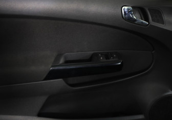 Подержанный автомобиль Opel Corsa 2011 года (19 фото)