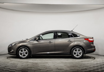 Подержанный автомобиль Ford Focus Sedan 2013 года (8 фото)