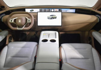 Подержанный автомобиль Avatr 07 2024 года (13 фото)