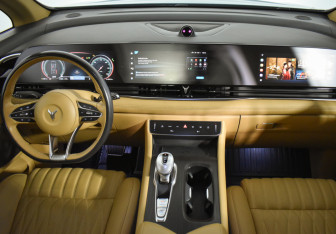 Подержанный автомобиль Voyah Dream 2023 года (14 фото)