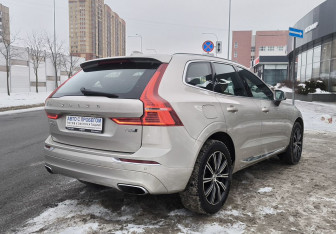 Подержанный автомобиль Volvo XC60 2020 года (4 фото)