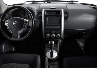 Подержанный автомобиль Nissan X-Trail 2010 года (15 фото)