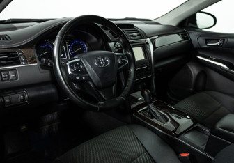Подержанный автомобиль Toyota Camry Sedan 2017 года (11 фото)