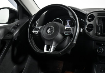Подержанный автомобиль Volkswagen Tiguan 2016 года (16 фото)
